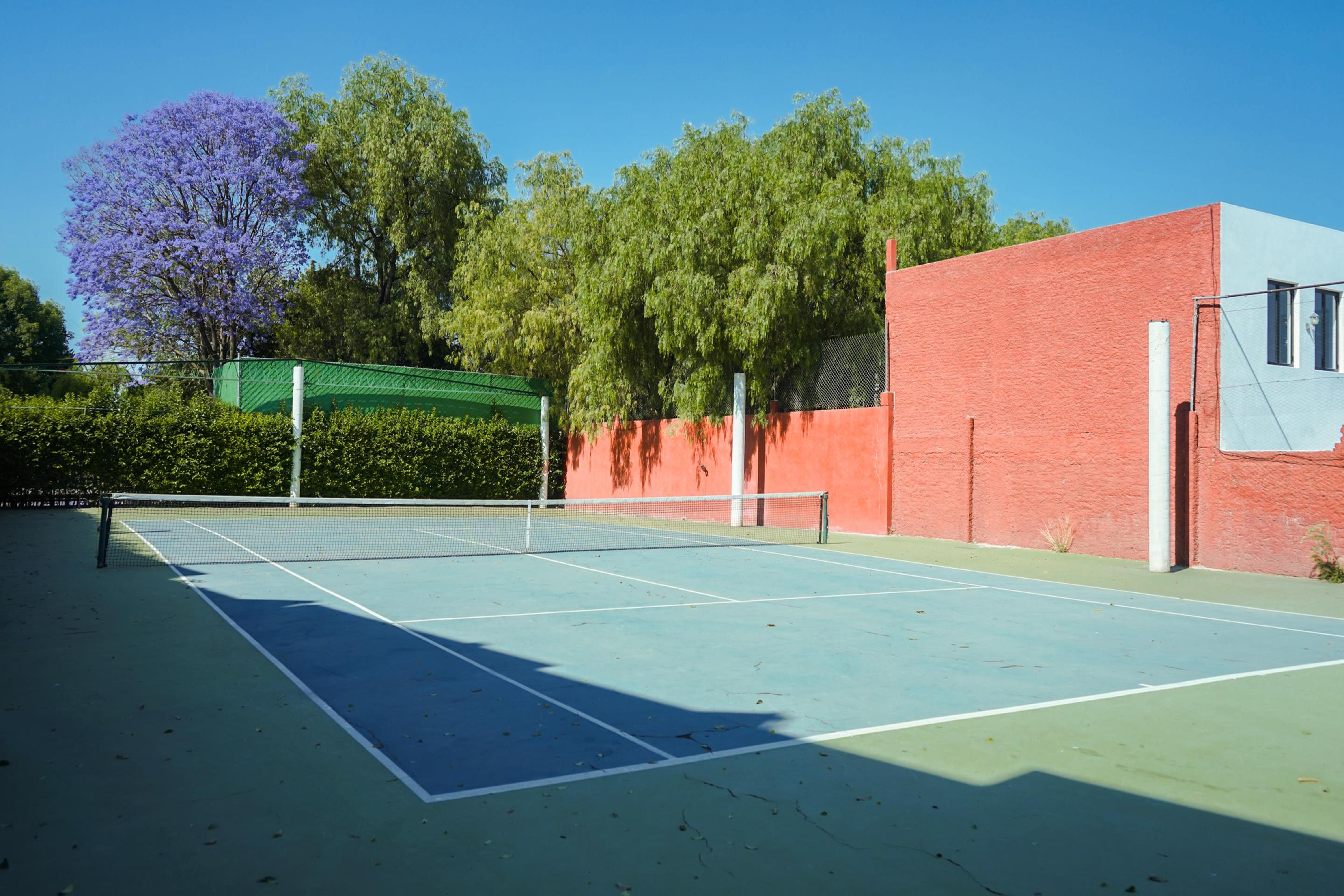 Real De Minas San Miguel De Allende Exterior photo Tennis court at the school