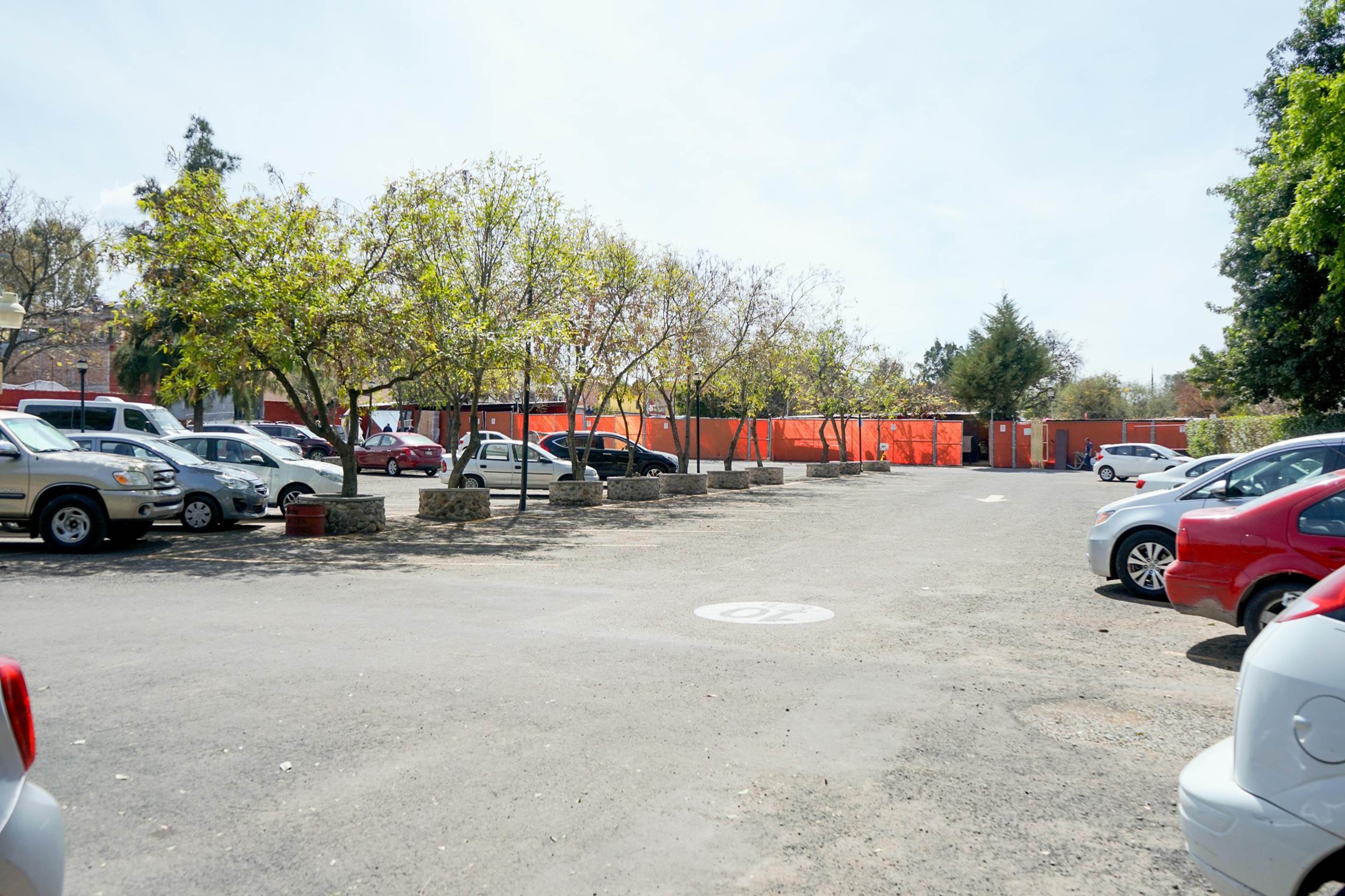 Real De Minas San Miguel De Allende Exterior photo The parking lot of the station